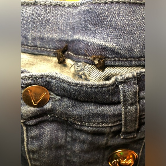 Stylish Blue Button-Embellished Jeans - Picture 12 of 14